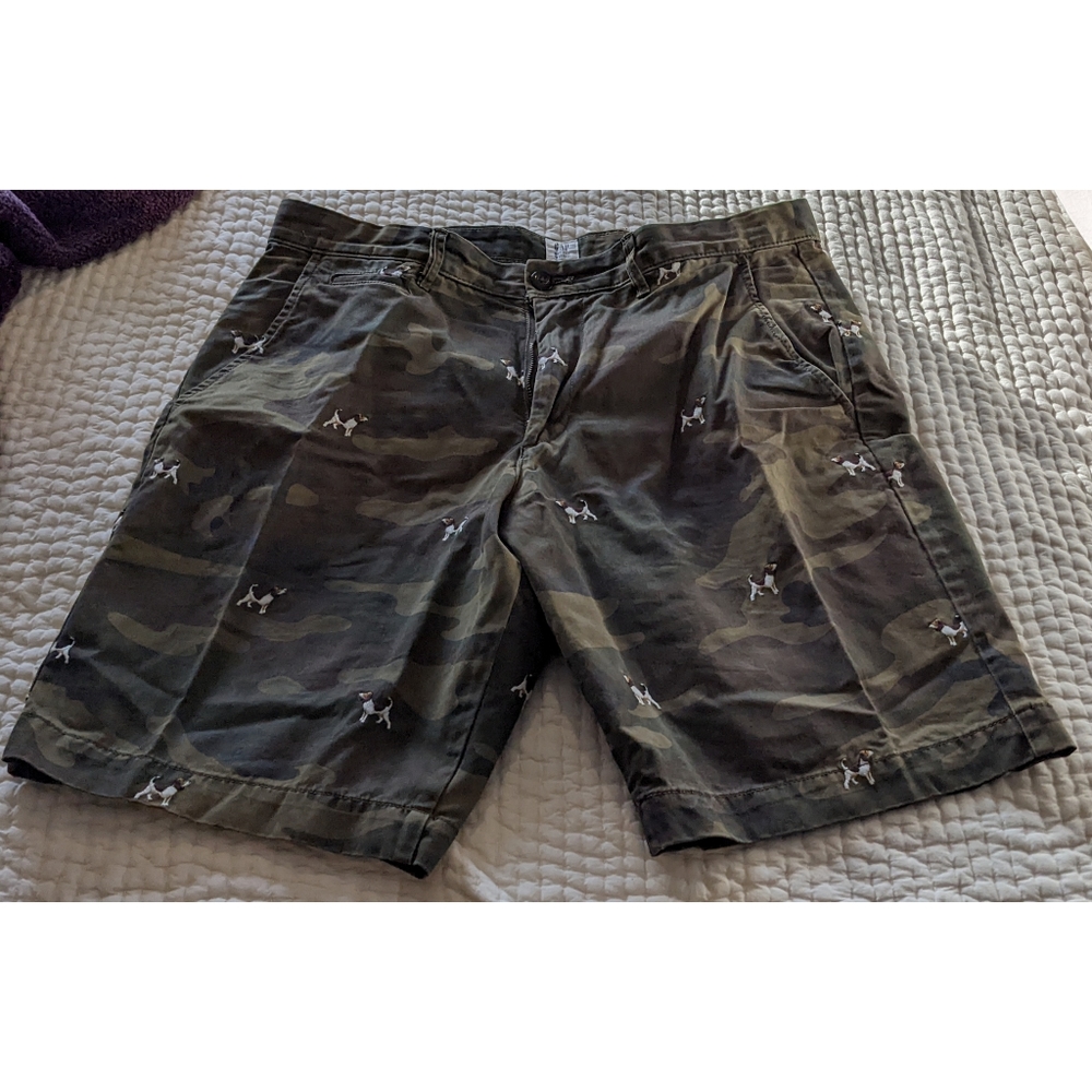 Gap chino shorts camo dog pattern